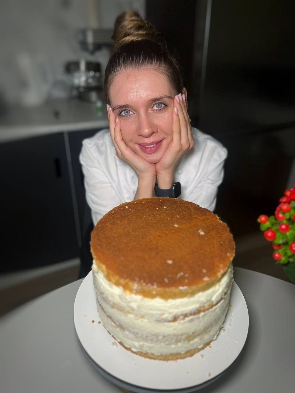 Maryna smiling next to a cake